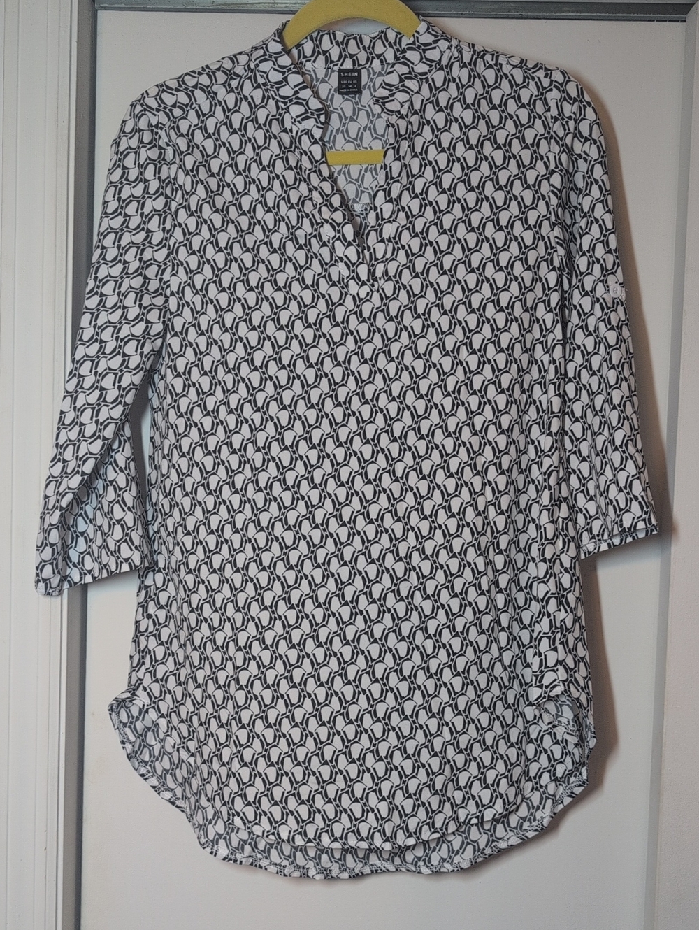 NIG SHEIN Size XS Black and White 3/4 Sleeve Buttoned Blouse